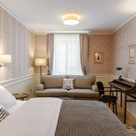 ホテル Unicus Palace Old Town - Destigo 5*