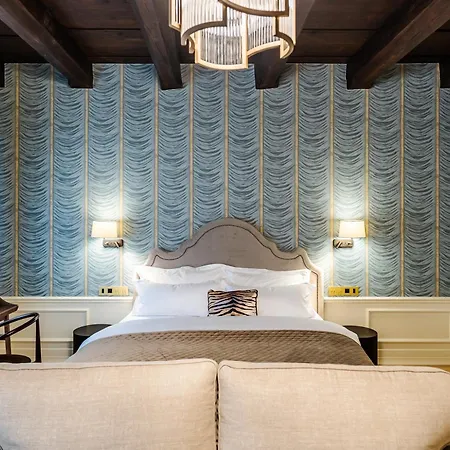 Unicus Palace Old Town - Destigo