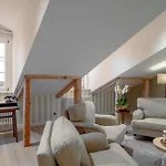 Unicus Palace Old Town - Destigo
