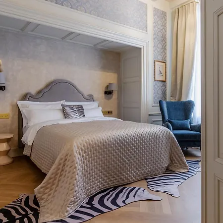 Unicus Palace Old Town - Destigo Отель