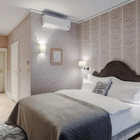Unicus Palace Old Town - Destigo Hotel