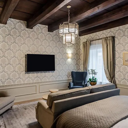 Unicus Palace Old Town - Destigo Hotel