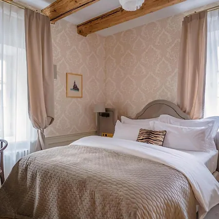 Unicus Palace Old Town - Destigo