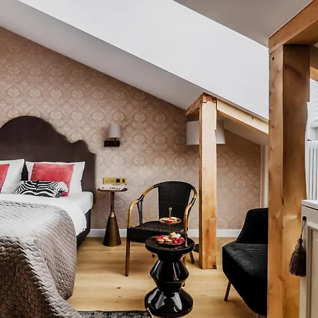 فندق Unicus Palace Old Town - Destigo