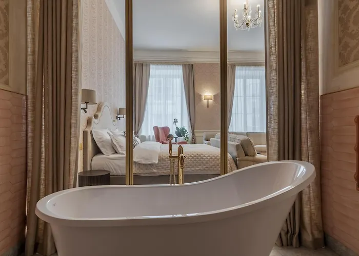 Hotell Unicus Palace Old Town - Destigo