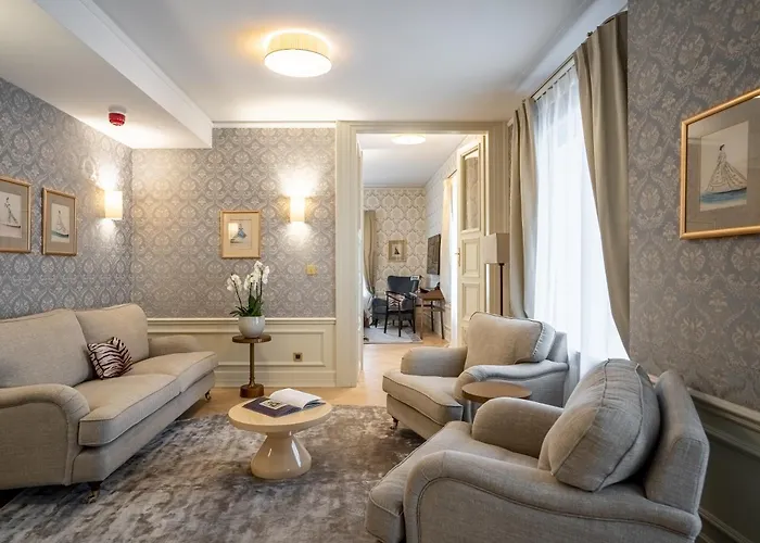 Unicus Palace Old Town - Destigo