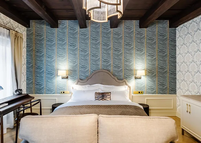 Unicus Palace Old Town - Destigo