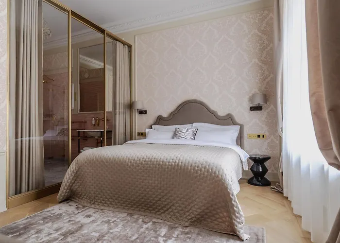 Unicus Palace Old Town - Destigo 5*