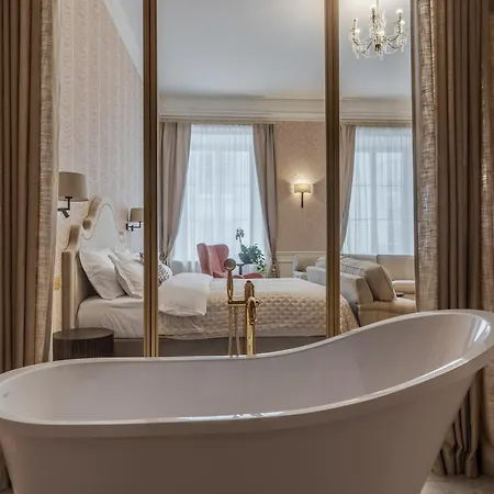Отель Unicus Palace Old Town - Destigo
