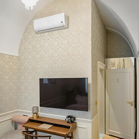 Отель Unicus Palace Old Town - Destigo 5*