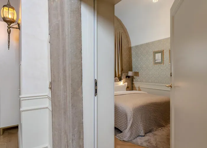 Unicus Palace Old Town - Destigo Hotel 5*